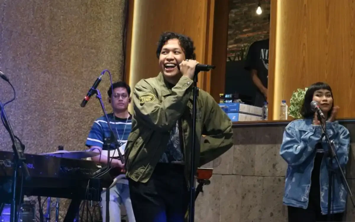lirik lagu hindia everything u are