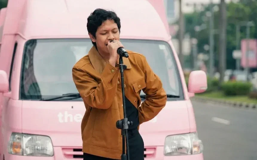 makna lagu evaluasi hindia